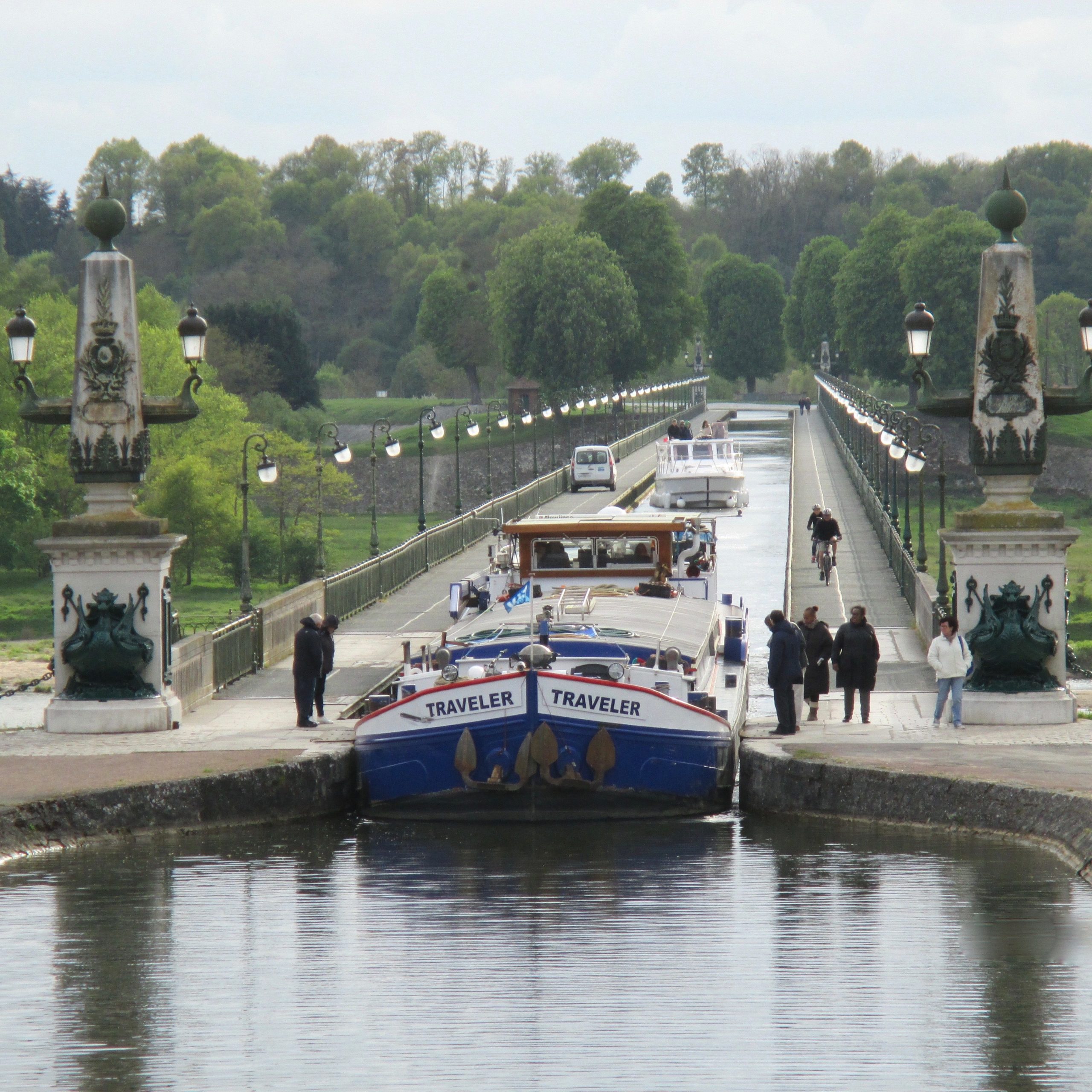Le Pont Canal Ferme du Buisson - chambre hôtes Briare